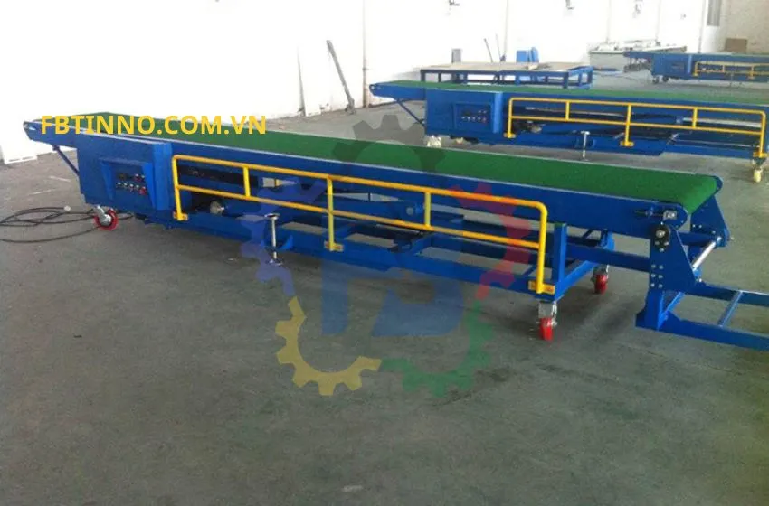 Băng tải PVC nhám caro kết nối với con lăn do FBT Inno sản xuất thiết kế