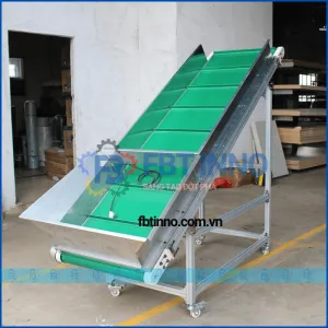 Băng tải PVC nghiêng có gân