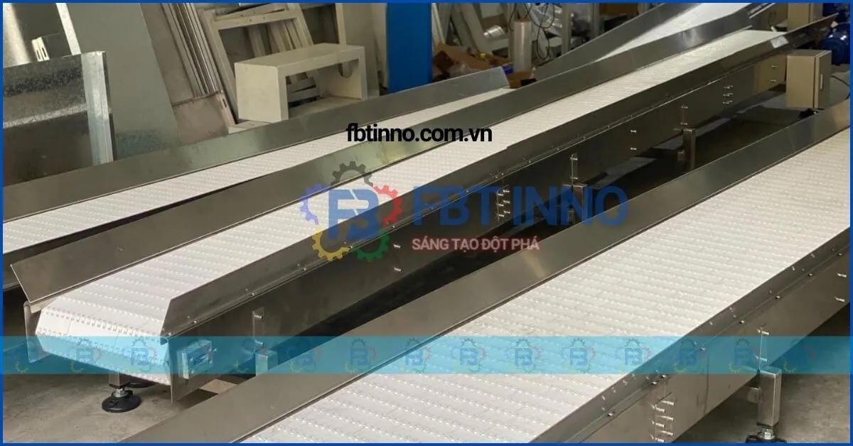 Băng tải xích nhựa inox công nghiệp FBT sản xuất
